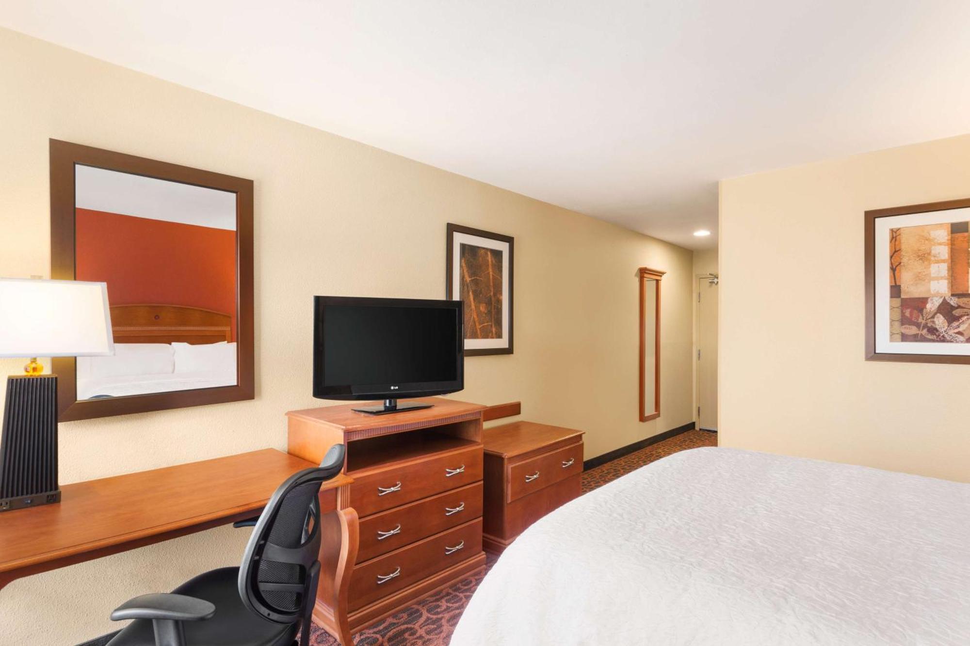 Hampton Inn Wichita-East Exterior photo