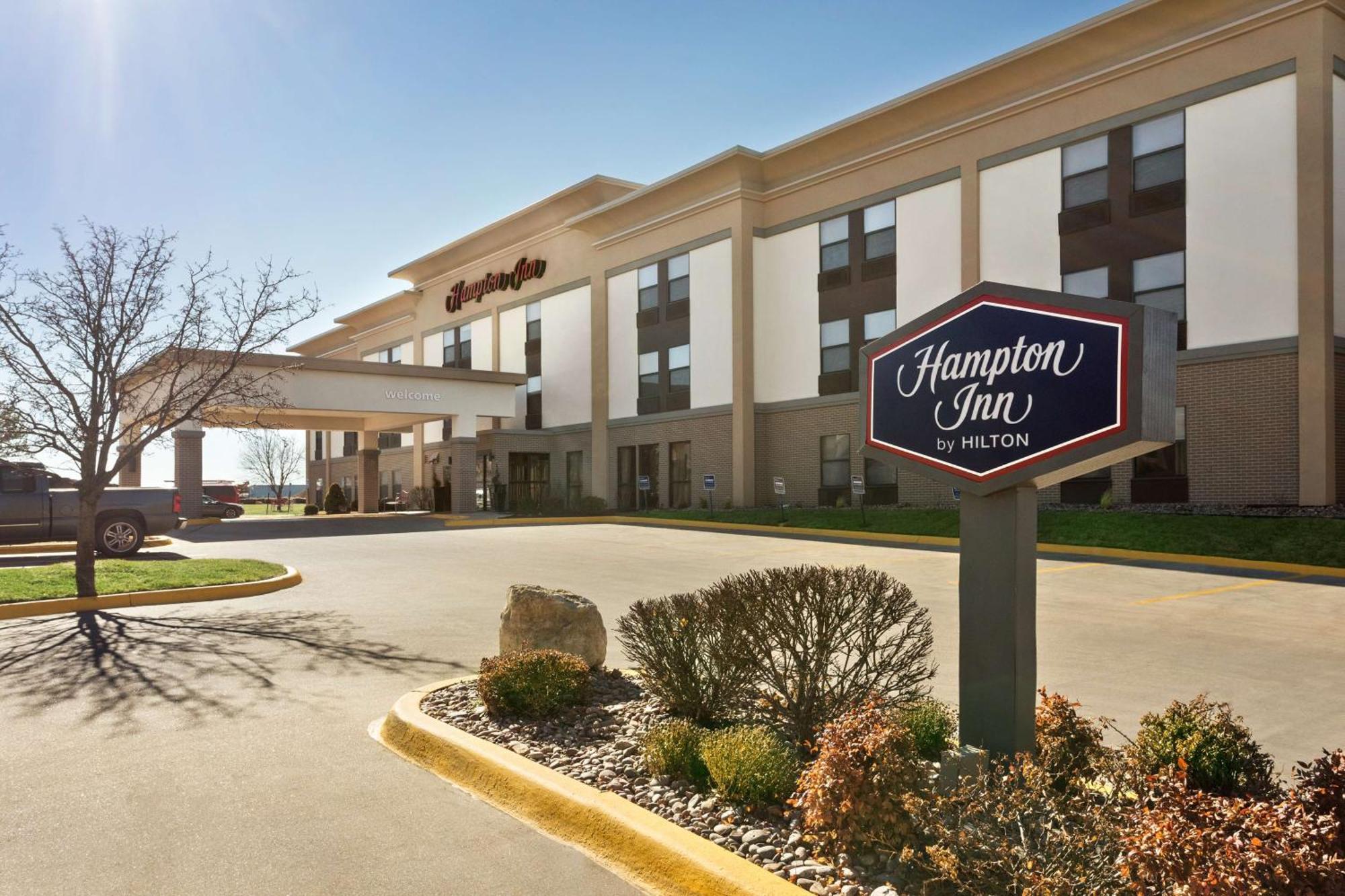 Hampton Inn Wichita-East Exterior photo